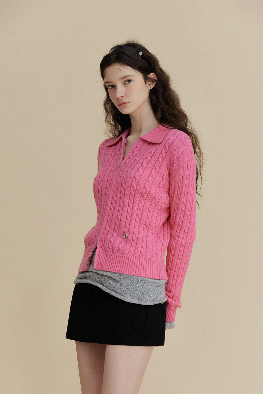 Roa Embroidery Twist Two-way Zip-up Knit