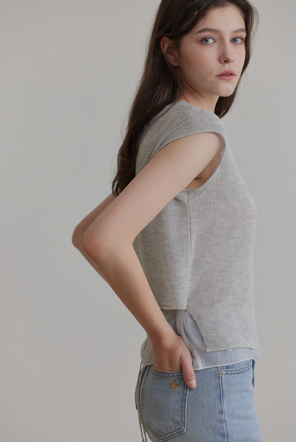 [TWEE] Lemb Back-Slit Sleeveless Knit-2