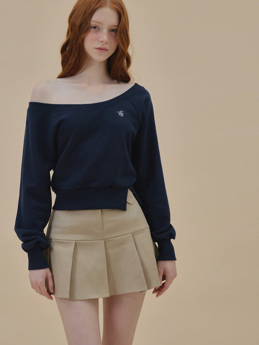 Nezen Embroidered One-Shoulder Long Sleeve Sweatshirt