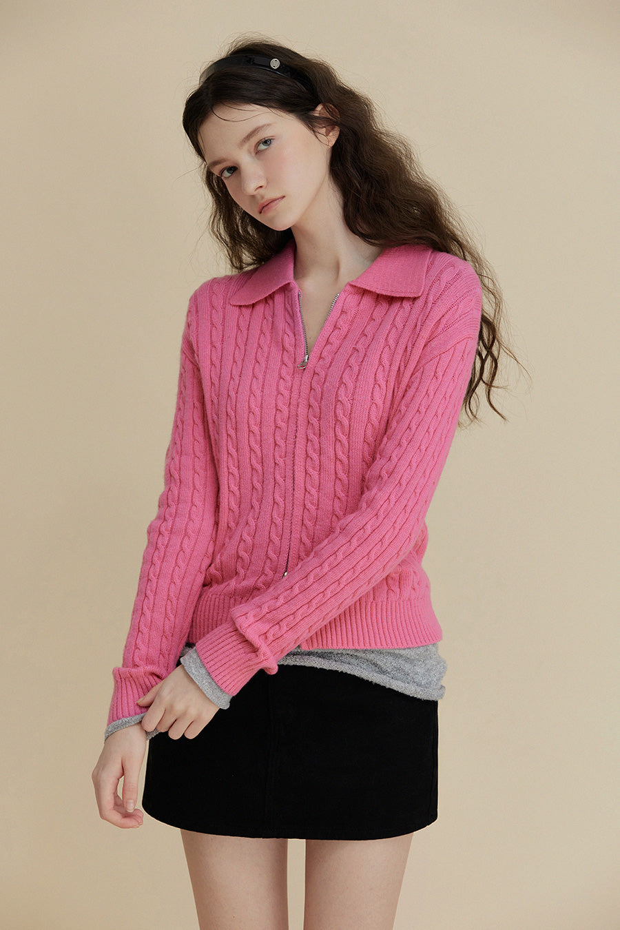 Roa Embroidery Twist Two-way Zip-up Knit