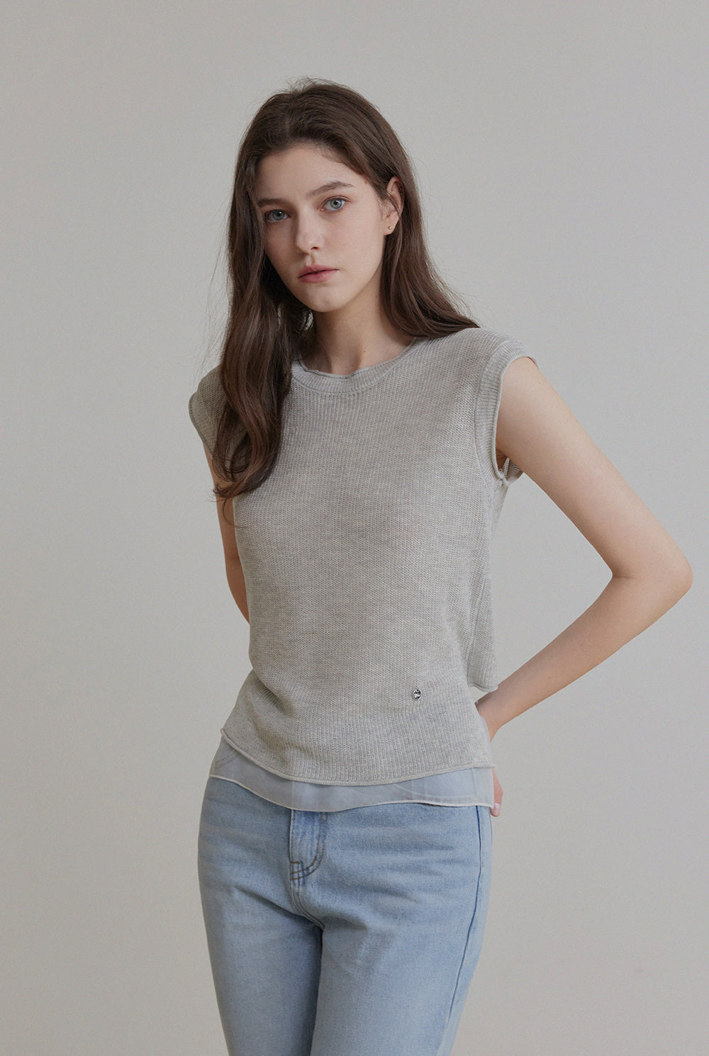 [TWEE] Lemb Back-Slit Sleeveless Knit-1